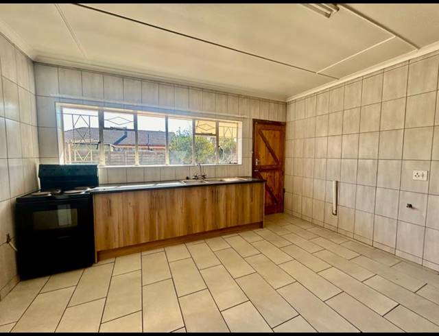 3 BEDROOM HOUSE FOR SALE IN VANDERBIJLPARK SW 1